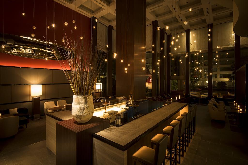 Hotel Okura Fukuoka Fukuoka  Bagian luar foto The bar at the restaurant