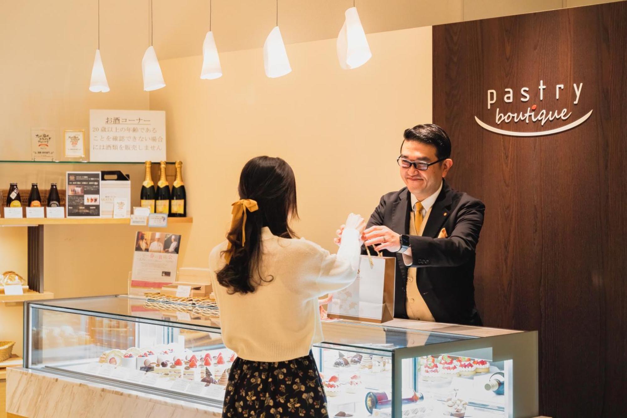 Hotel Okura Fukuoka Fukuoka  Bagian luar foto A pastry boutique in Japan