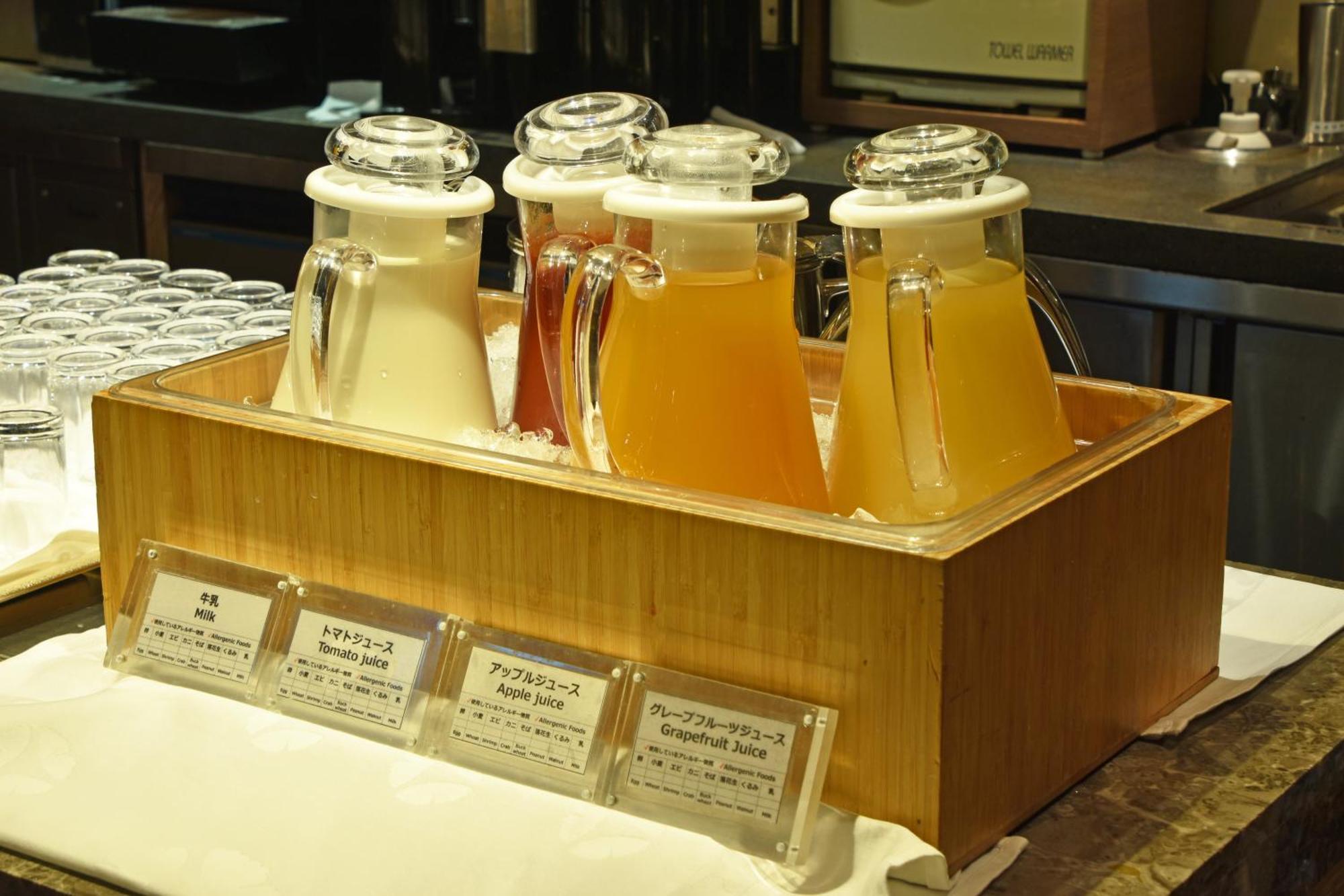 Hotel Okura Fukuoka Fukuoka  Bagian luar foto Bottles of Japanese tea
