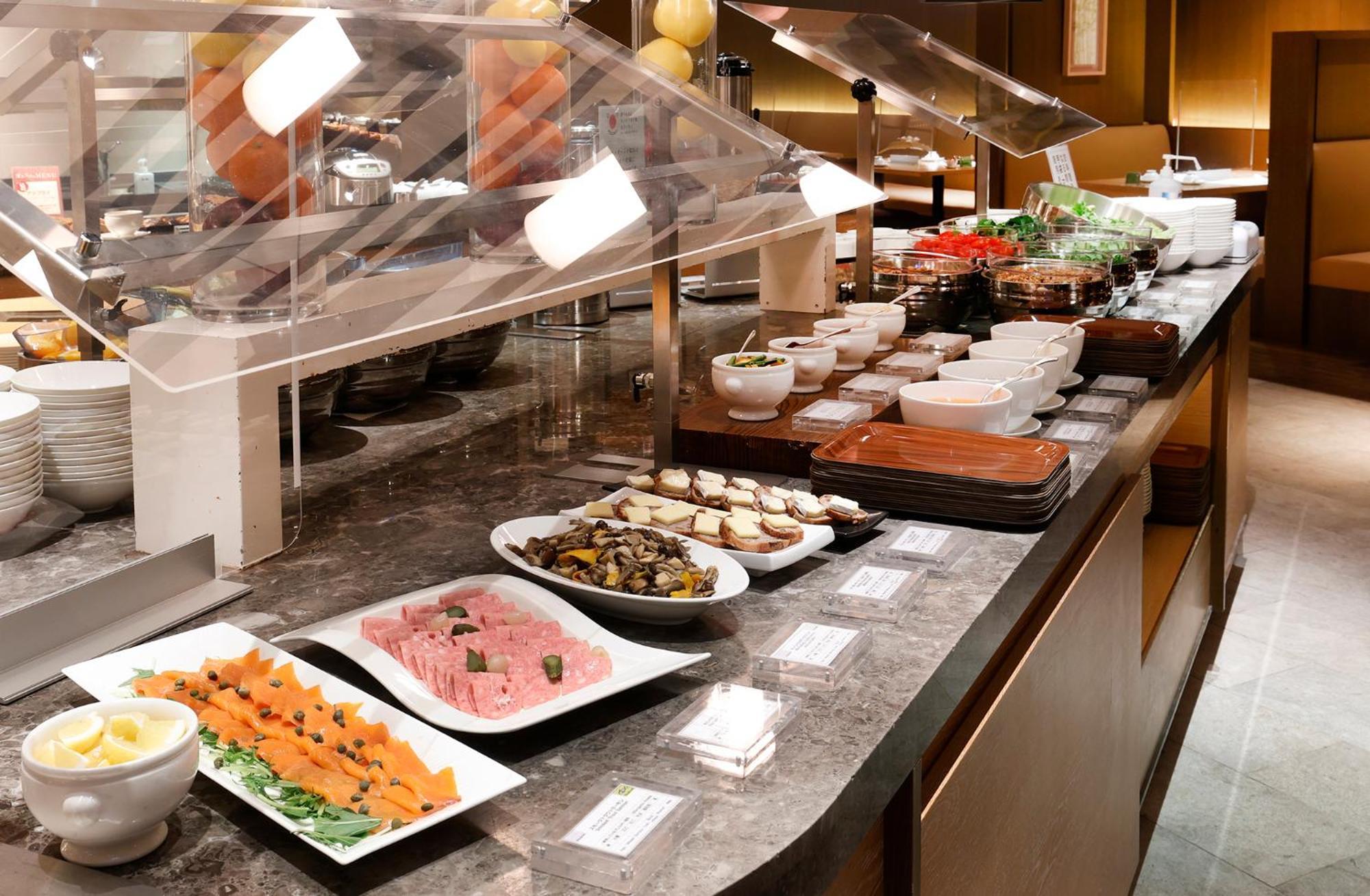 Hotel Okura Fukuoka Fukuoka  Bagian luar foto A buffet at a hotel