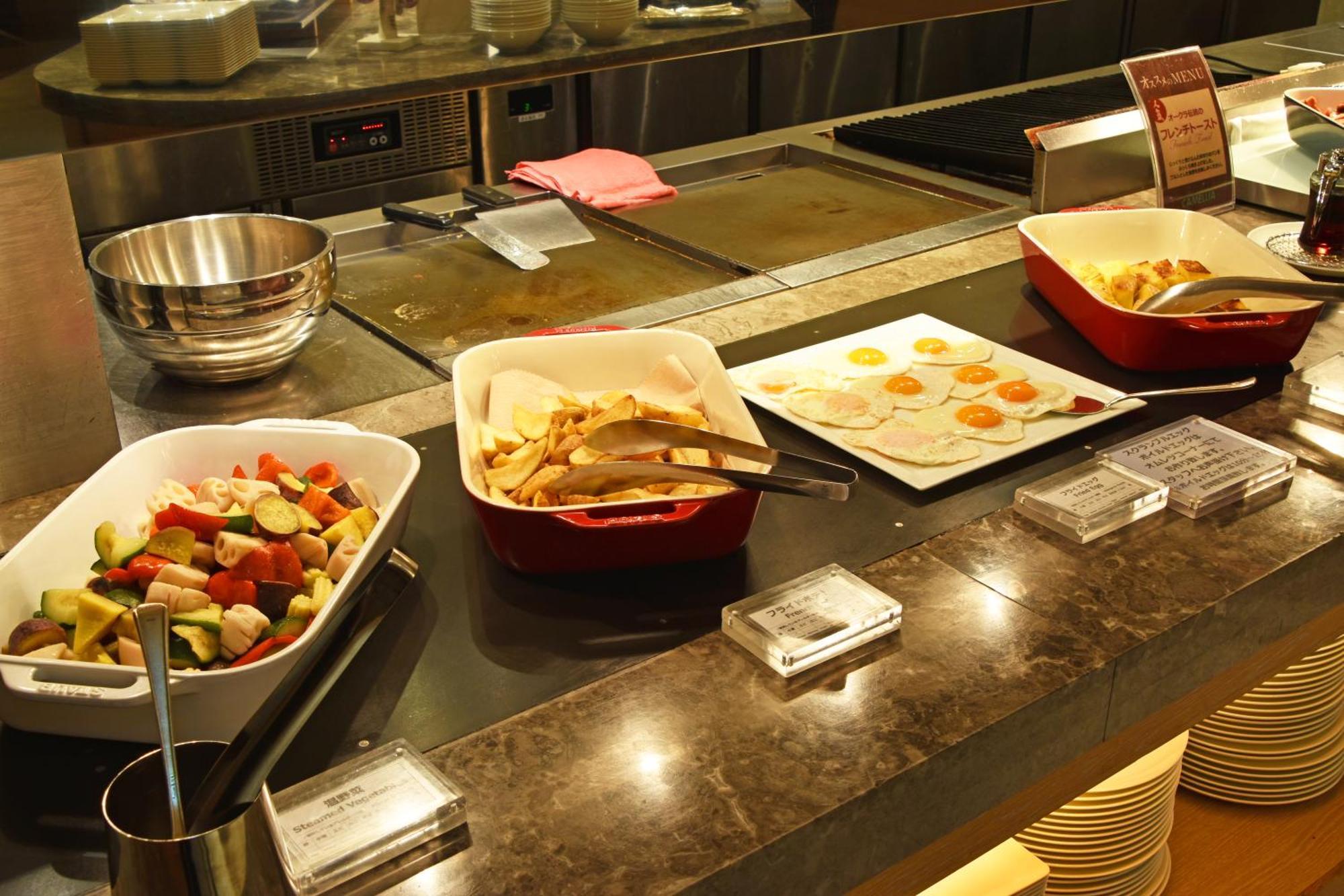 Hotel Okura Fukuoka Fukuoka  Bagian luar foto A buffet at a hotel