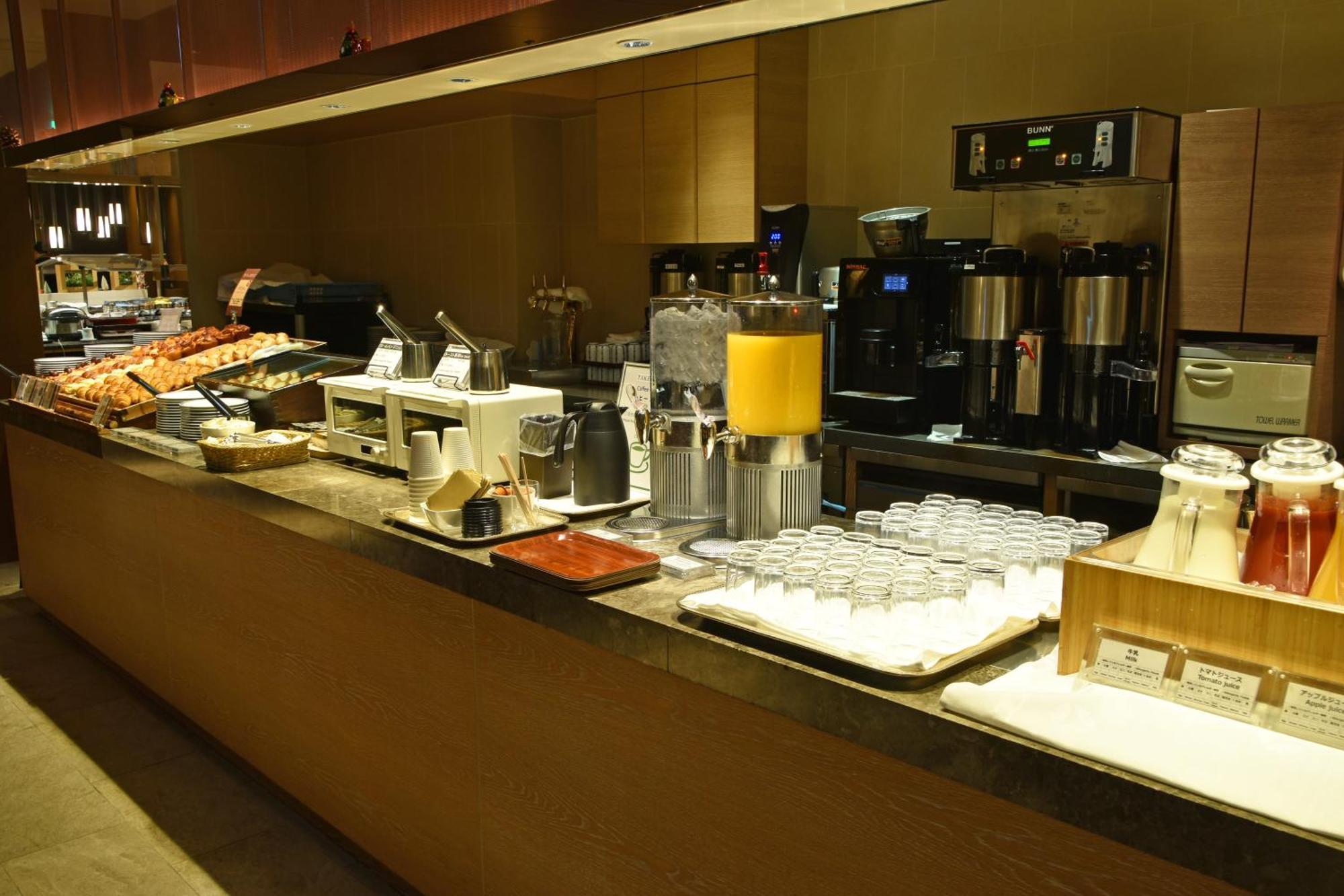Hotel Okura Fukuoka Fukuoka  Bagian luar foto A buffet at a hotel
