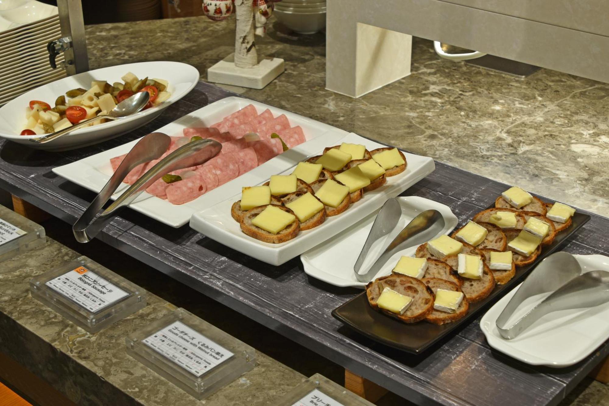 Hotel Okura Fukuoka Fukuoka  Bagian luar foto A cheese platter