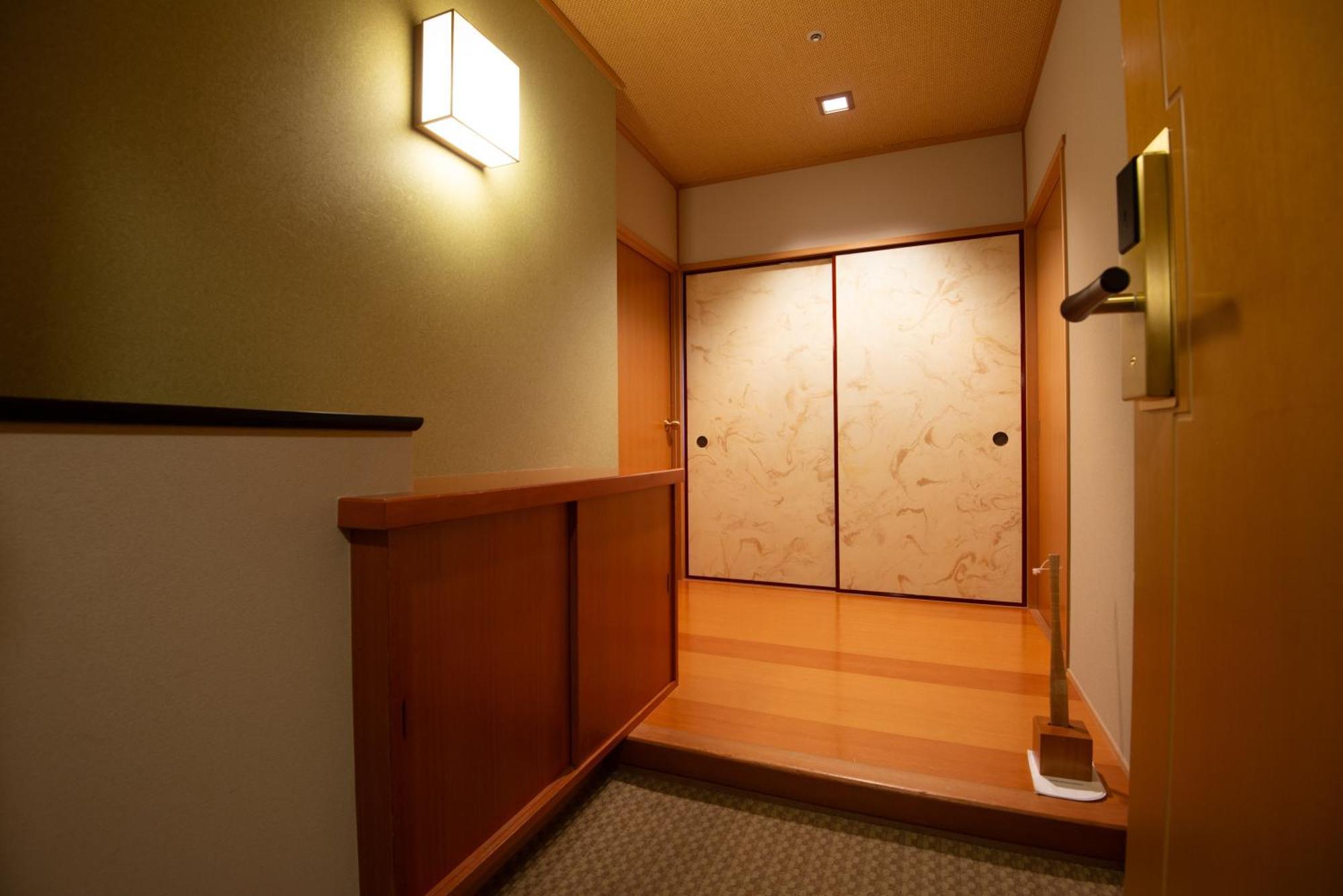 Hotel Okura Fukuoka Fukuoka  Bagian luar foto A small genkan