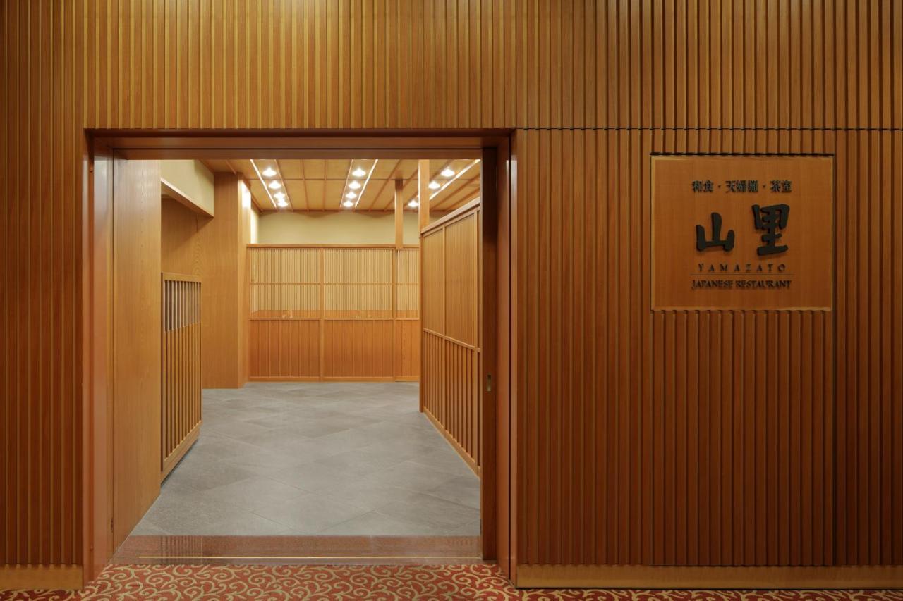 Hotel Okura Fukuoka Fukuoka  Bagian luar foto Entrance to the library