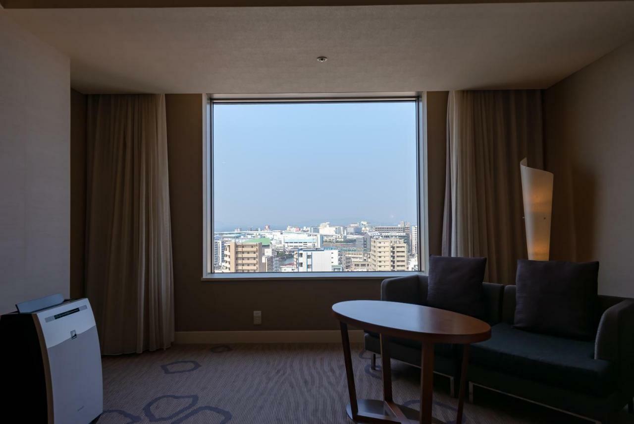 Hotel Okura Fukuoka Fukuoka  Bagian luar foto A room at the hotel